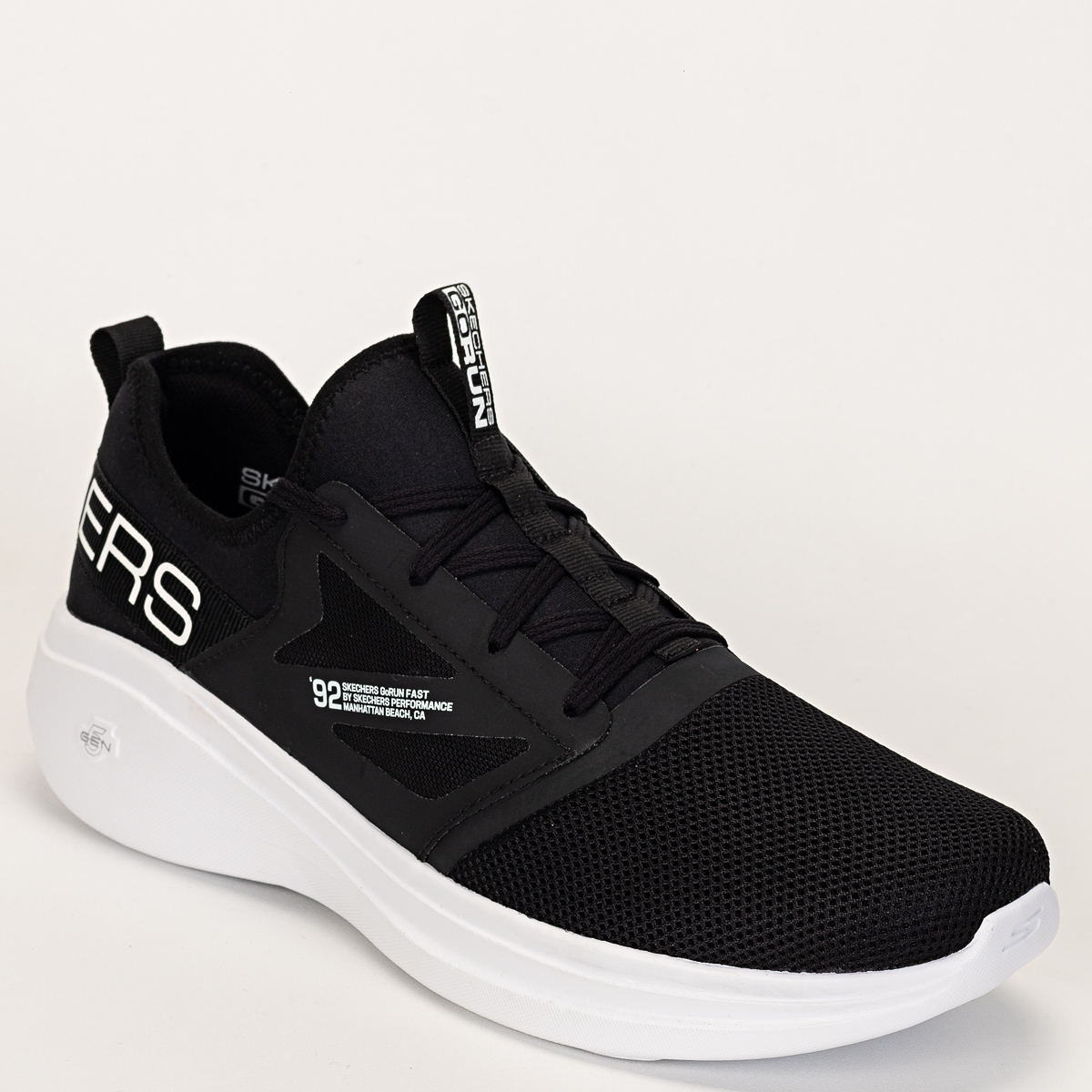 Tênis Skechers Go Run Fast - Valor 2.0 Masculino Caminhada - Preto/Branco